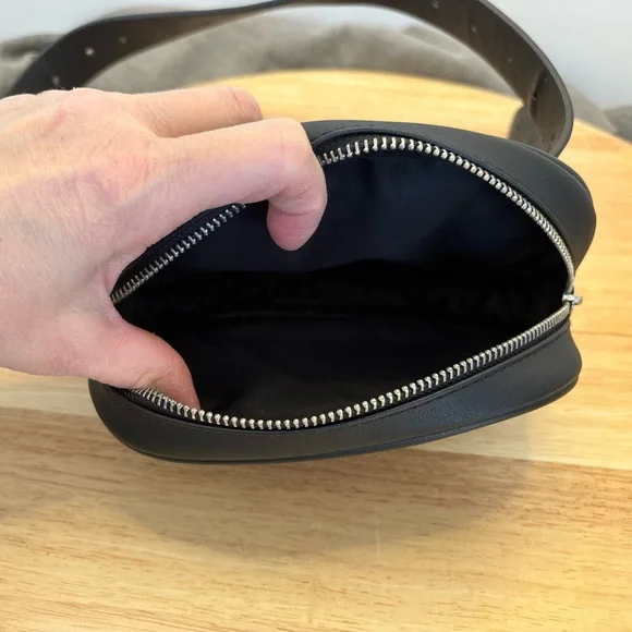 No Boundaries Black Quilted Belt Bag with Adjustable Belt, NWT - Picture 4 of 6